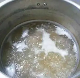Make Chestnut pelvis rice congee step 5
