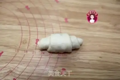 Make Polish red bean horn steak bag step 12