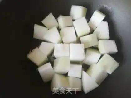 Make A green dish with black wood step 5