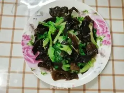 Make A green dish with black wood step 6