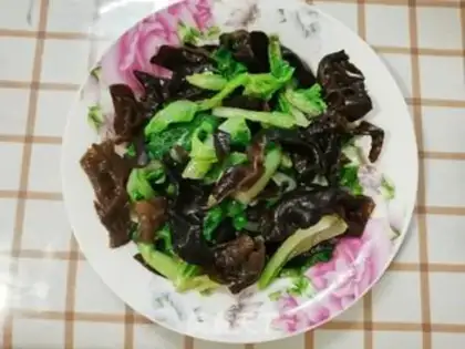 Make A green dish with black wood step 7