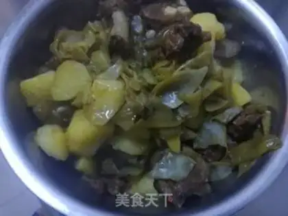 Make Chestbone potato stew step 16