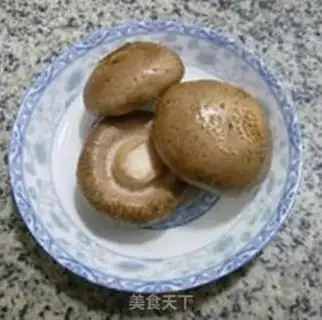 Make Porridge of mushrooms and salted rice step 1