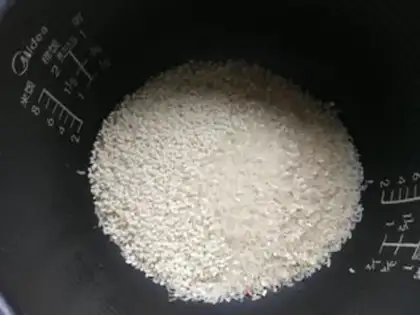 Make Chicken-legged mushroom pumpkin rice step 1