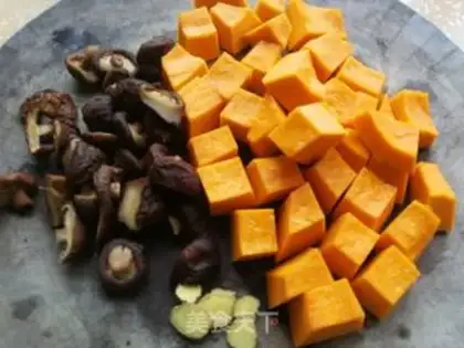 Make Chicken-legged mushroom pumpkin rice step 4