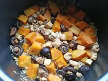 Make Chicken-legged mushroom pumpkin rice step 9