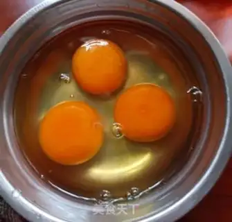 Make Scrambled carrot fried eggs step 2