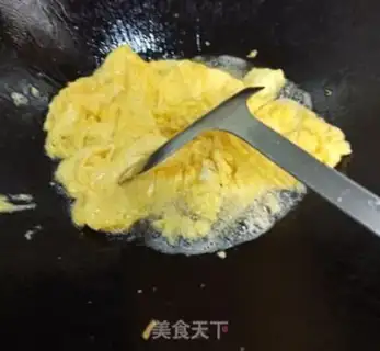 Make Scrambled carrot fried eggs step 3