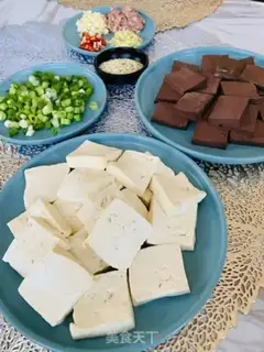 Make Pyramid, red and white step 0