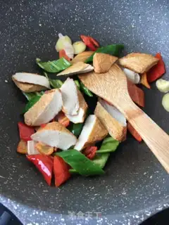 Make Cream pepper fried fish tofu step 7