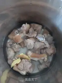 Make Red burning pig hands step 0
