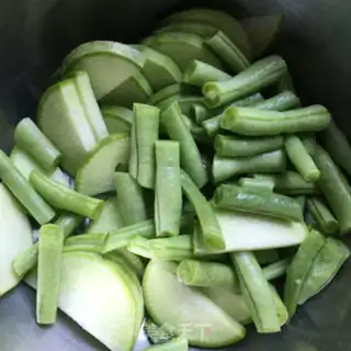 Make A bean-cup fan step 4