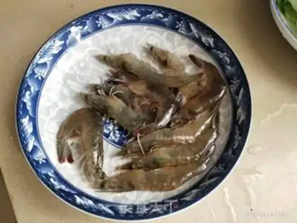 Make Shrimp and cabbage step 1