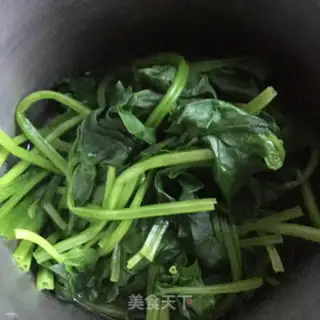 Make Cracker beef spinach rolls step 0