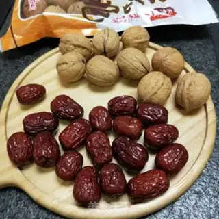 Make Red dates and walnuts step 0