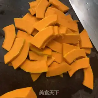 Make Garlic beans, fried pumpkins step 1