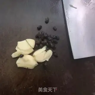 Make Garlic beans, fried pumpkins step 2