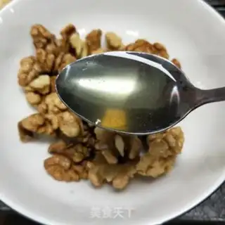 Make Red dates and walnuts step 2