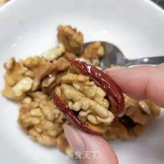 Make Red dates and walnuts step 4