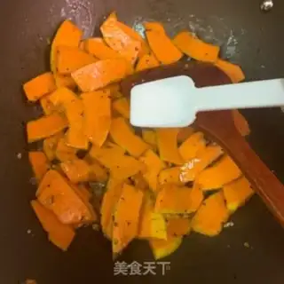 Make Garlic beans, fried pumpkins step 5