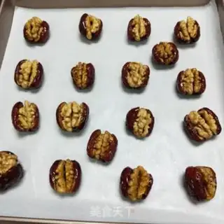 Make Red dates and walnuts step 5
