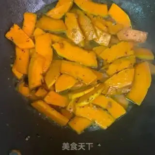 Make Garlic beans, fried pumpkins step 6