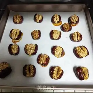 Make Red dates and walnuts step 7