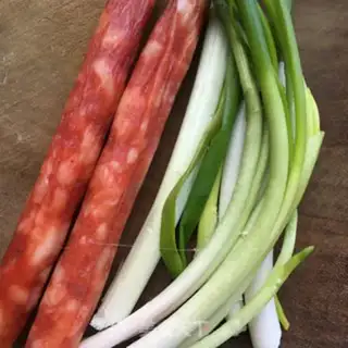 Make Weenie garlic fried rice step 0