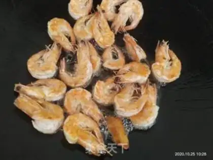 Make Weenie garlic fried rice step 4