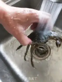 Make Boiled crabs step 1