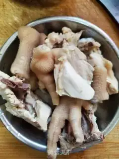 Make A chicken soup with an olive black ear step 2