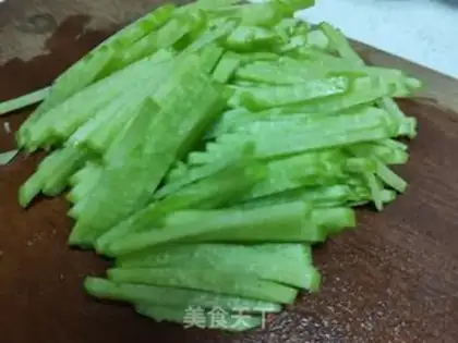 Make Shrimp radish soup step 1