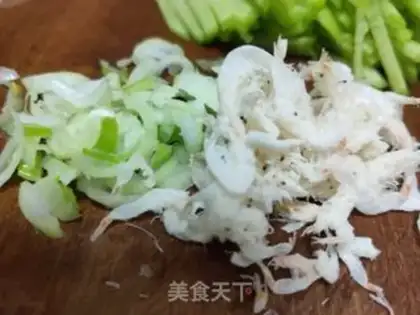 Make Shrimp radish soup step 2