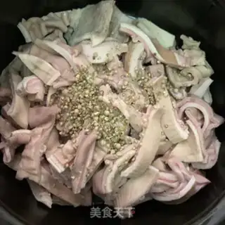 Make Lotus pepper belly soup step 4