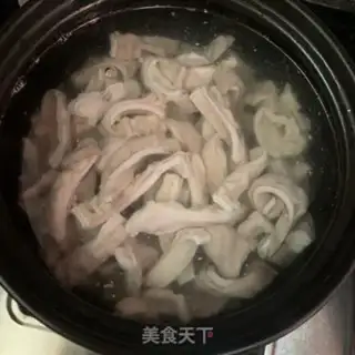 Make Lotus pepper belly soup step 5