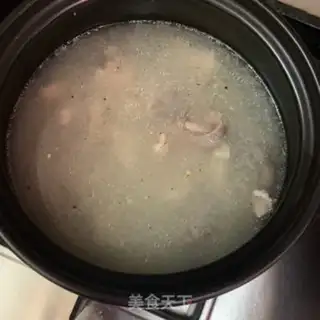 Make Lotus pepper belly soup step 6