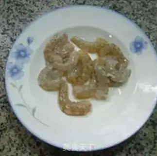 Make Soy sauce shrimp fried rice step 1
