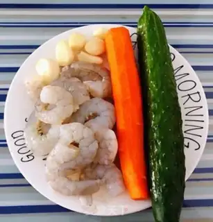 Make cucumber carrot and shrimp step 0