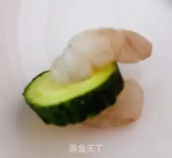 Make cucumber carrot and shrimp step 2
