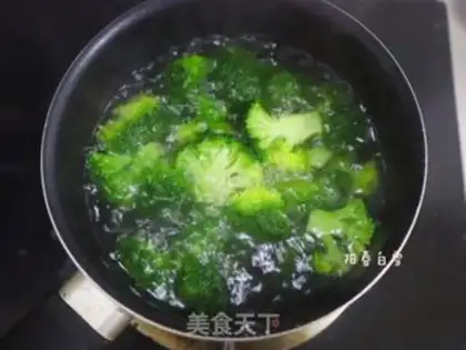 Make Garlic broccoli step 1