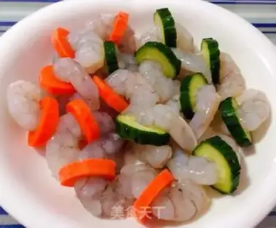 Make cucumber carrot and shrimp step 3