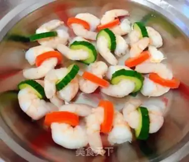 Make cucumber carrot and shrimp step 5