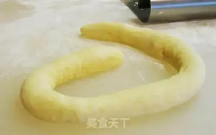 Make Snail bread step 6
