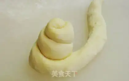 Make Snail bread step 7