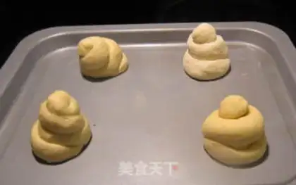 Make Snail bread step 9