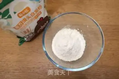 Make The wrinkled knife cut the buns step 1