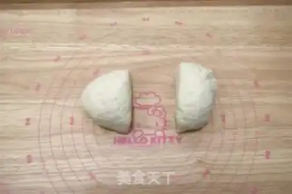 Make The wrinkled knife cut the buns step 4