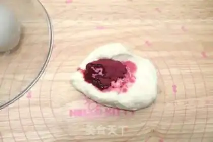 Make The wrinkled knife cut the buns step 7
