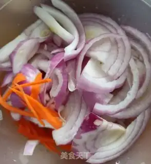 Make Onion carrot fried eggs step 1