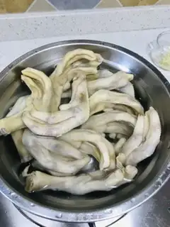 Make Sour duck feet step 3